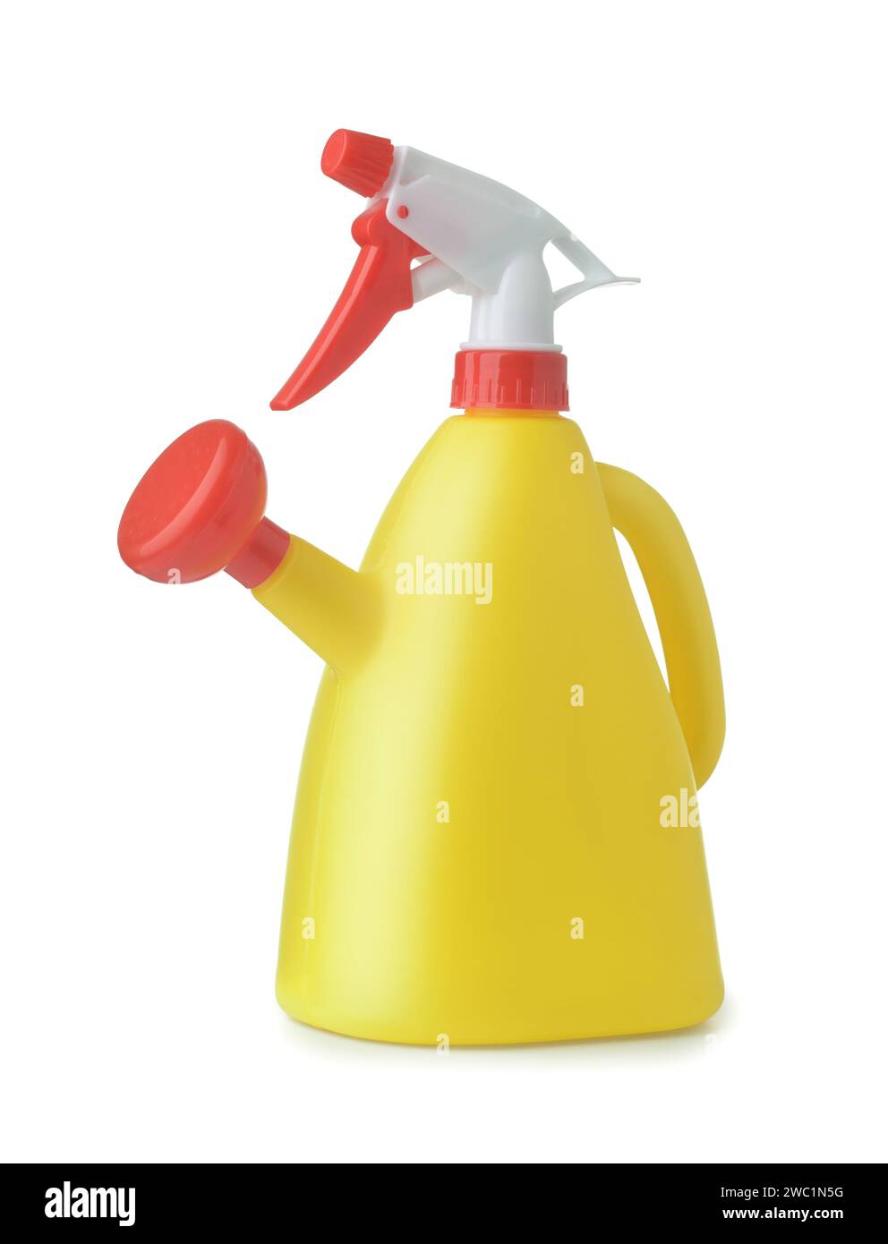 Annaffiatoio in plastica gialla con irrigatore a spruzzo isolato su bianco Foto Stock