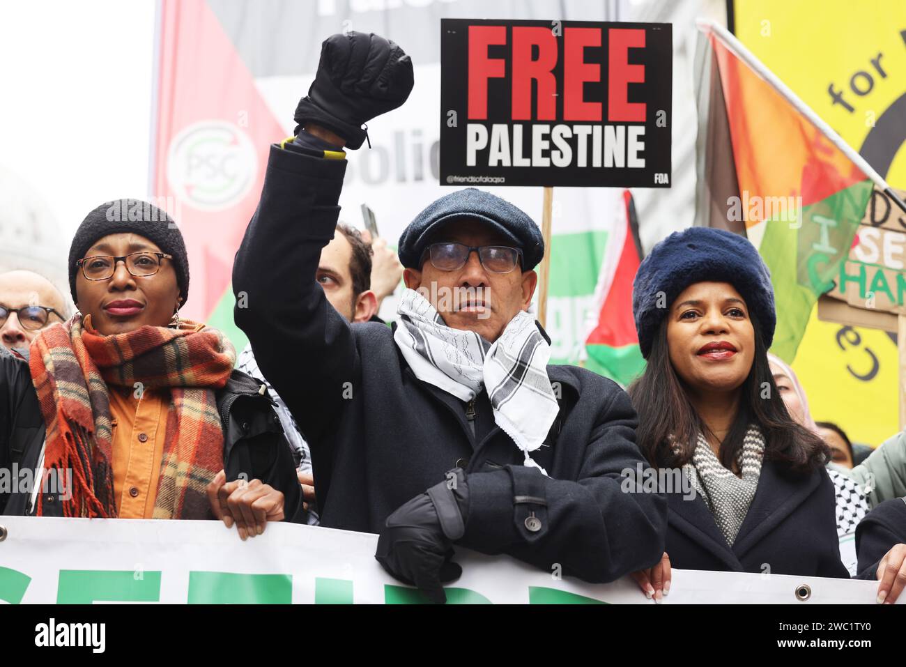 Londra, Regno Unito, 13 gennaio 2024. Gli anni '1000 si sono riuniti per la 7a marcia nazionale per la Palestina, parte di un'azione globale per un cessate il fuoco completo a Gaza. Le manifestazioni di protesta hanno avuto luogo in 60 città, 36 paesi e in 6 continenti, opponendosi al bombardamento israeliano della striscia di Gaza, che ha provocato la morte di oltre 23 000 persone. Credito : Monica Wells/Alamy Live News Foto Stock