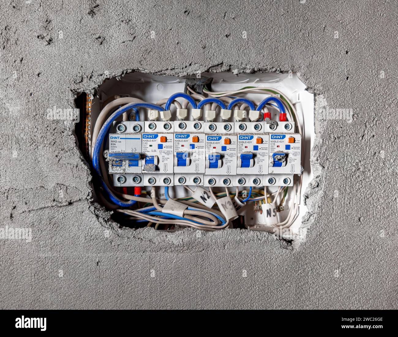 Pannello interruttori elettrici, quadro di distribuzione, pannello elettrico a parete Foto Stock