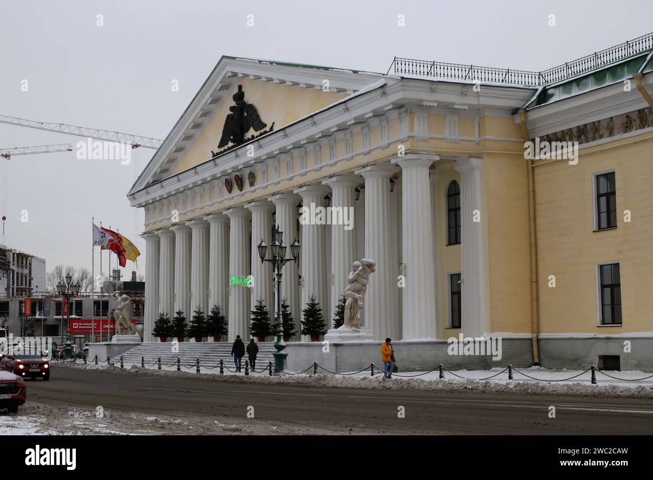 Vecchie case viste sull'argine del tenente Schmidt durante il tempo invernale a San Pietroburgo. Foto Stock