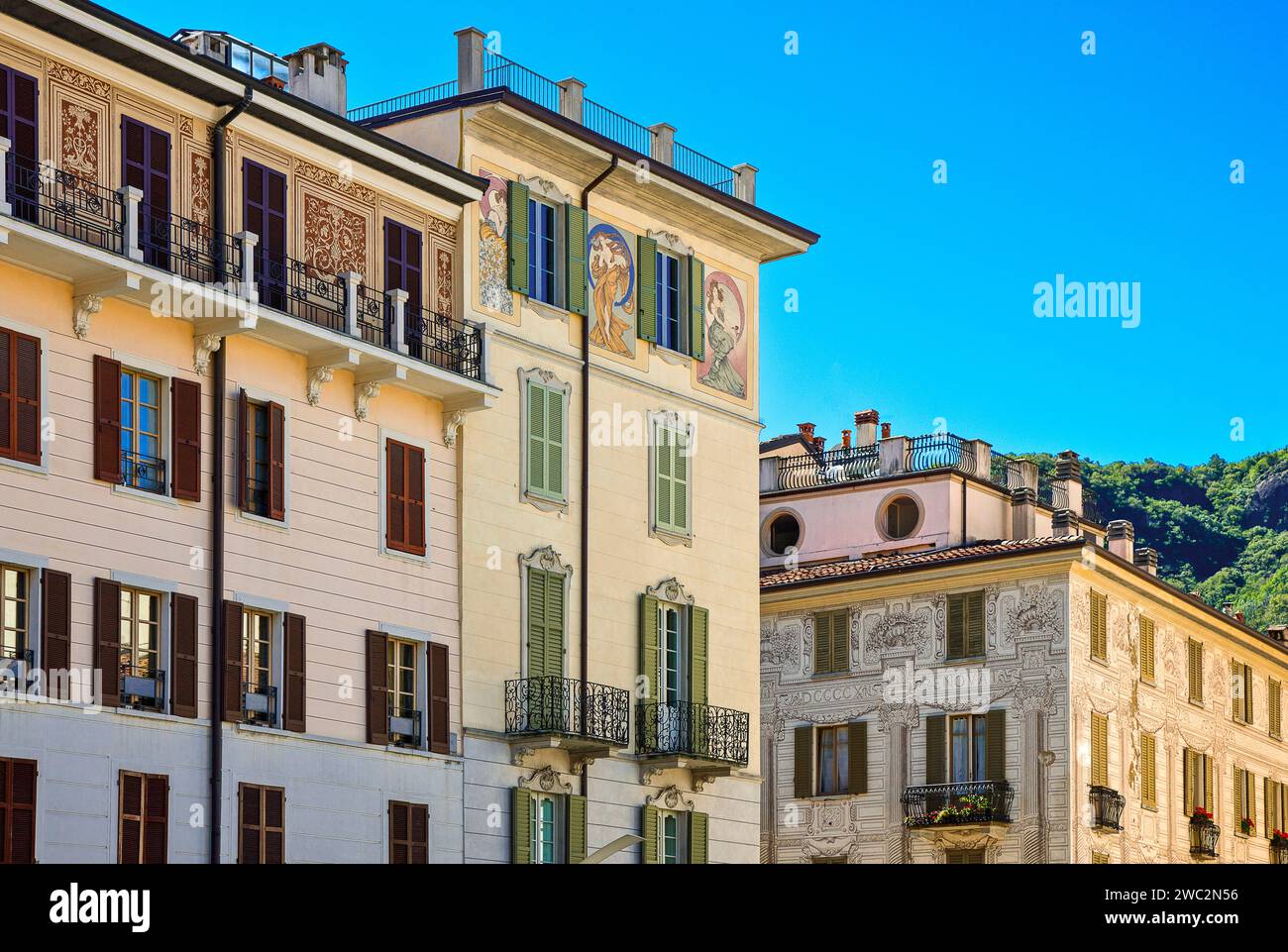 Italia, Lombardia Como, case decorate in stile Liberty in Piazza Alessandro volta Foto Stock