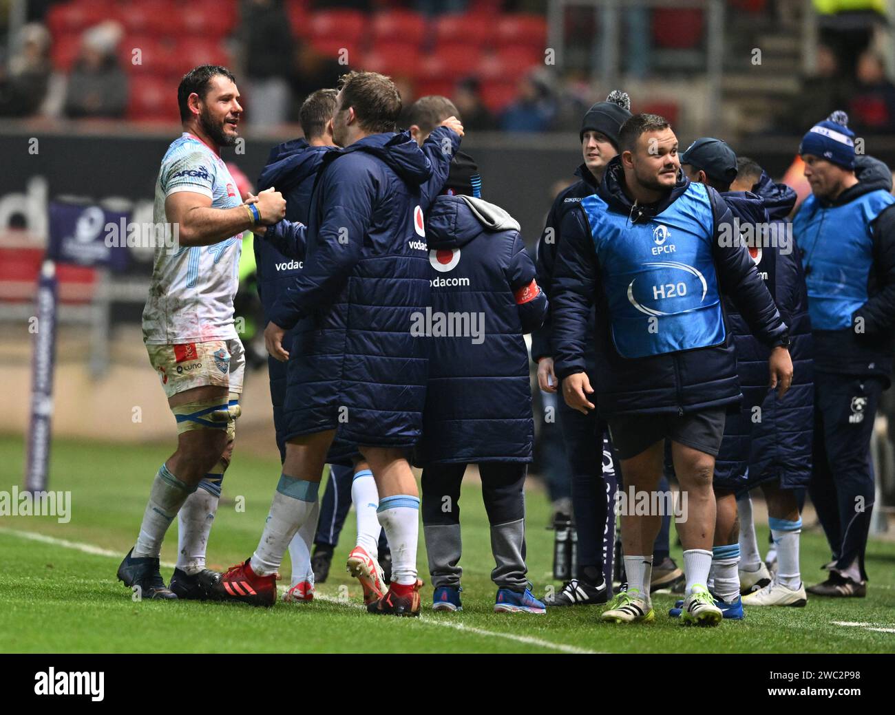 Ashton Gate, Bristol, Regno Unito. 13 gennaio 2024. Investec Champions Cup Rugby, Bristol Bears contro Vodacom Bulls; il team e i ragazzi di Vodacom Bulls festeggiano la vittoria della partita 17-31 credito: Action Plus Sports/Alamy Live News Foto Stock