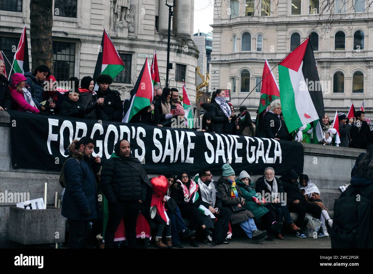 Londra, Regno Unito. 13 gennaio 2024 molte migliaia di persone hanno marciato per le strade a sostegno della Palestina e dello Yemen contro i recenti scioperi condotti dal Regno Unito/Stati Uniti. Questa è la prima grande protesta del 2024, e ha visto una grande affluenza alle urne nonostante il freddo. © Amstel Adams/ Alamy Live News Foto Stock