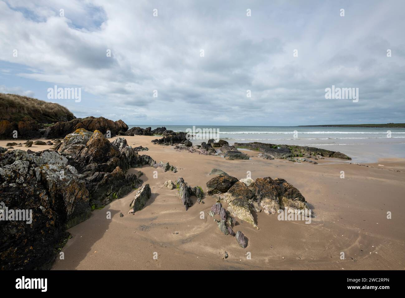 La splendida spiaggia di Aberffraw sulla costa occidentale di Anglesey, Galles del Nord. Foto Stock