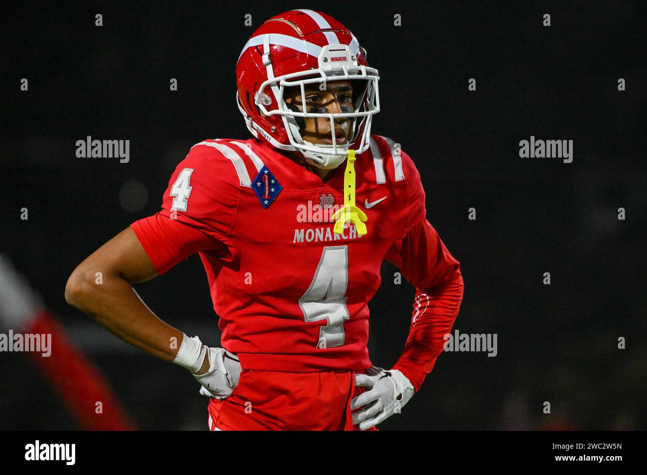 Mater dei Monarchs cornerback Zabien Brown (4) durante una partita di football della scuola superiore CIF Southern Section, venerdì 17 novembre 2023, a Santa Ana, calib. I Mater dei Monarchs sconfissero i Sierra Canyon Trailblazers 42-14. (Dylan Stewart/immagine dello sport) Foto Stock