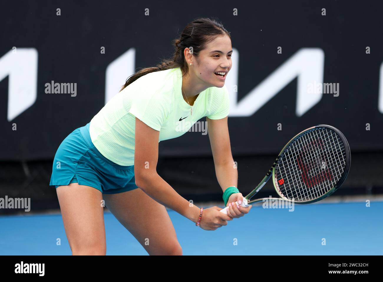 Melbourne, Victoria, Australia. 13 gennaio 2024. EMMA RADUCANU del Regno Unito pratica con Ajla Tomljanovic dell'Australia in vista dell'Australian Open 2024 al Melbourne Park. (Immagine di credito: © Chris Putnam/ZUMA Press Wire) SOLO USO EDITORIALE! Non per USO commerciale! Foto Stock Melbourne, Victoria, Australia. 13 gennaio 2024. EMMA RADUCANU del Regno Unito pratica con Ajla Tomljanovic dell'Australia in vista dell'Australian Open 2024 al Melbourne Park. (Immagine di credito: © Chris Putnam/ZUMA Press Wire) SOLO USO EDITORIALE! Non per USO commerciale! Foto Stock