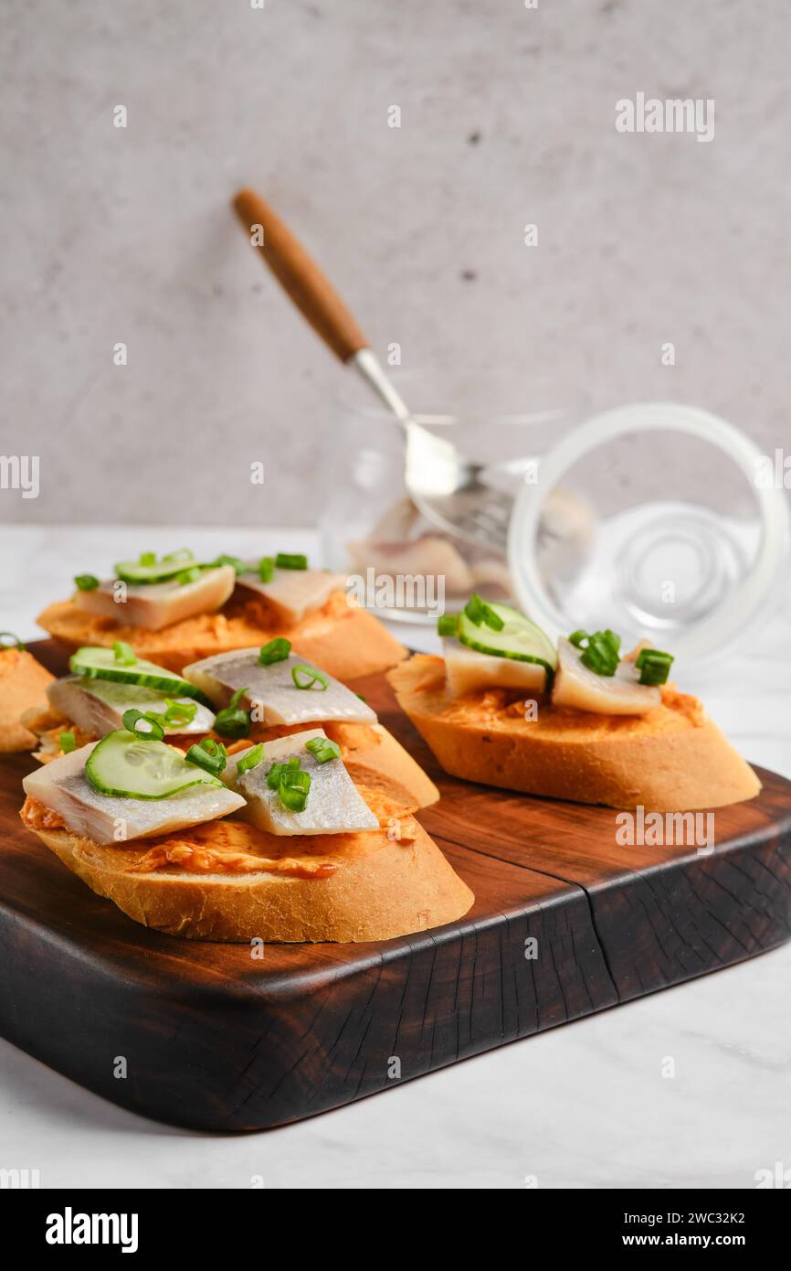 Vista ravvicinata dei panini salati con Clupeidae Foto Stock