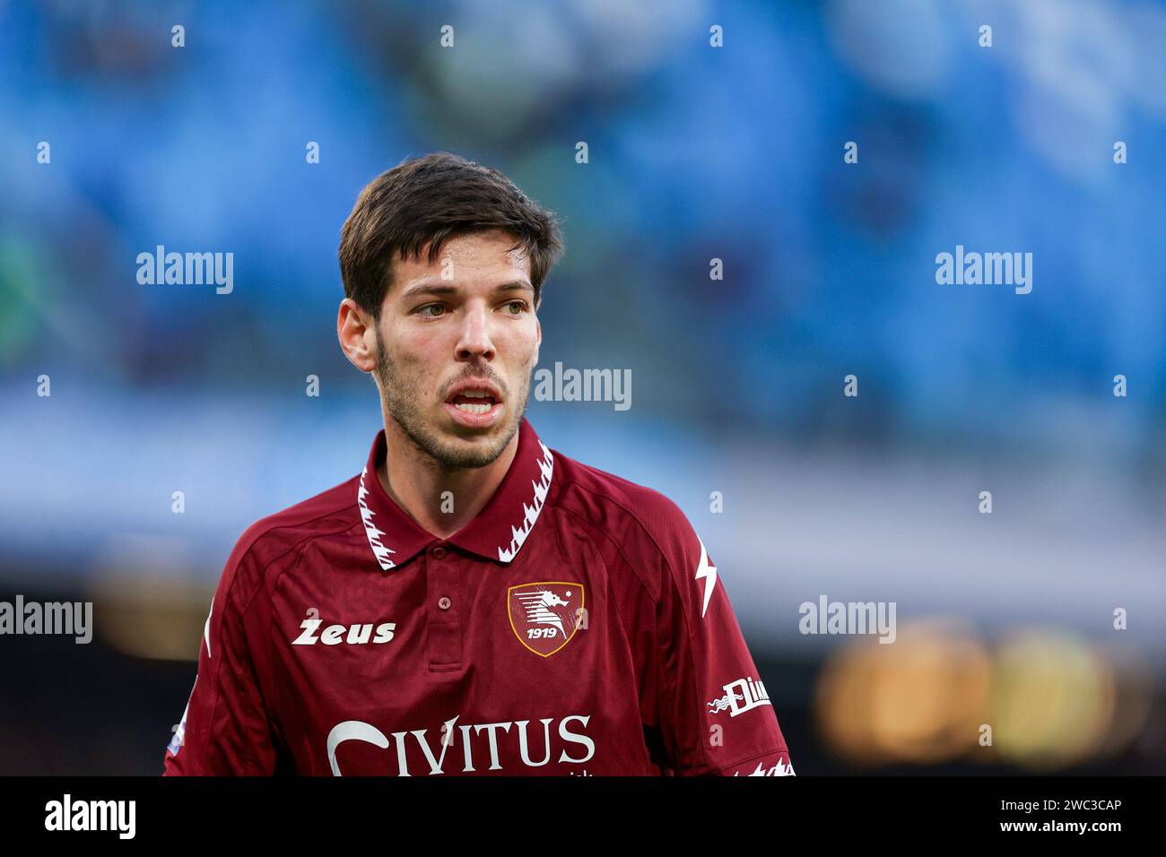 Il centrocampista argentino della Salernitana Agustin Martegani guarda durante la partita di Serie A tra il Napoli e la Salernitana allo stadio Diego Armando Maradona di Napoli, Italia meridionale, il 13 gennaio 2024. Foto Stock