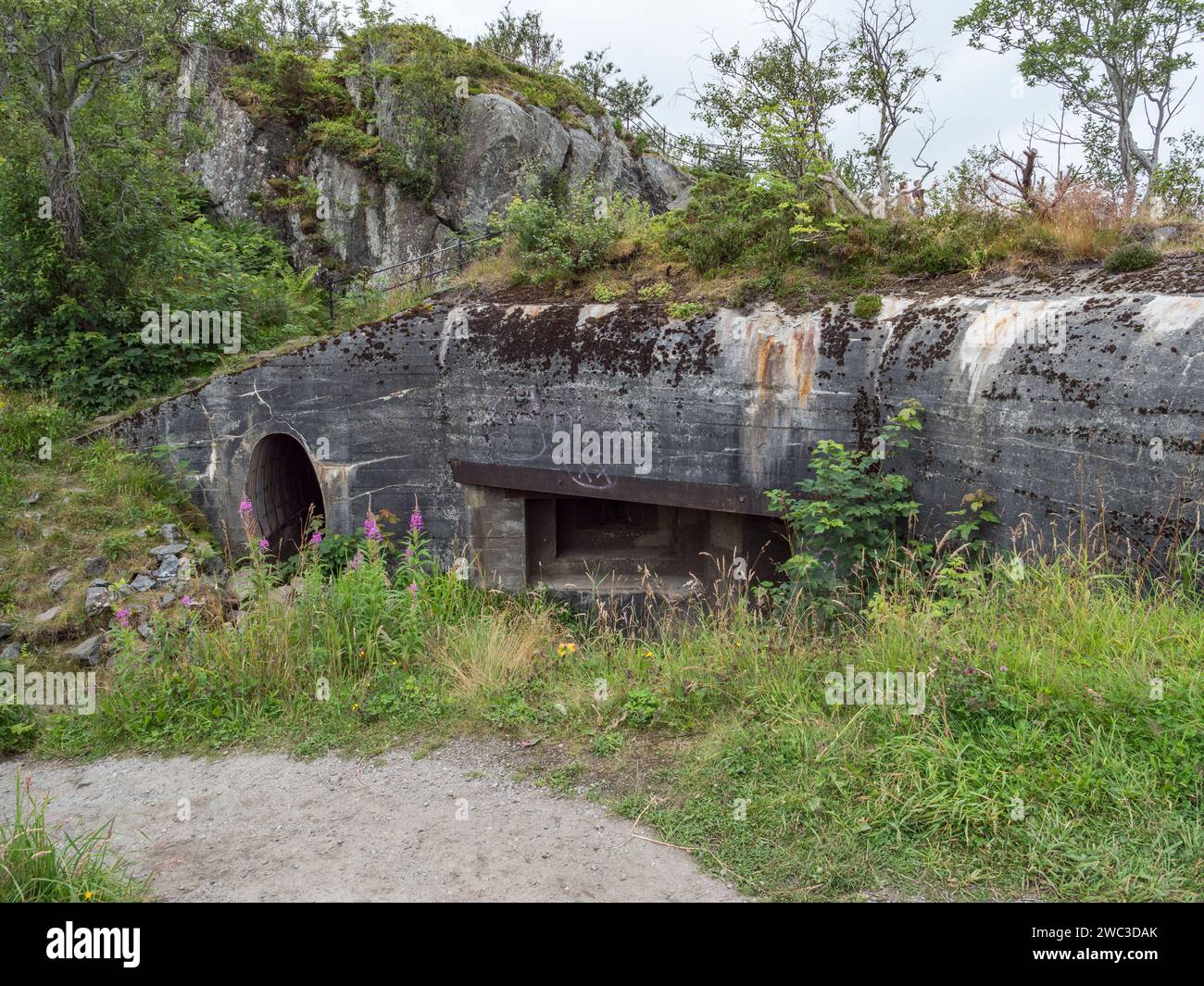 Parte di un bunker tedesco della seconda guerra mondiale sulla cima dell'Askla a Ålesund, nella contea di Møre og Romsdal, Norvegia. Foto Stock