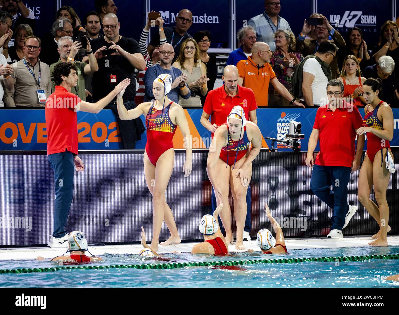 EINDHOVEN la squadra spagnola di pallanuoto dopo la finale del