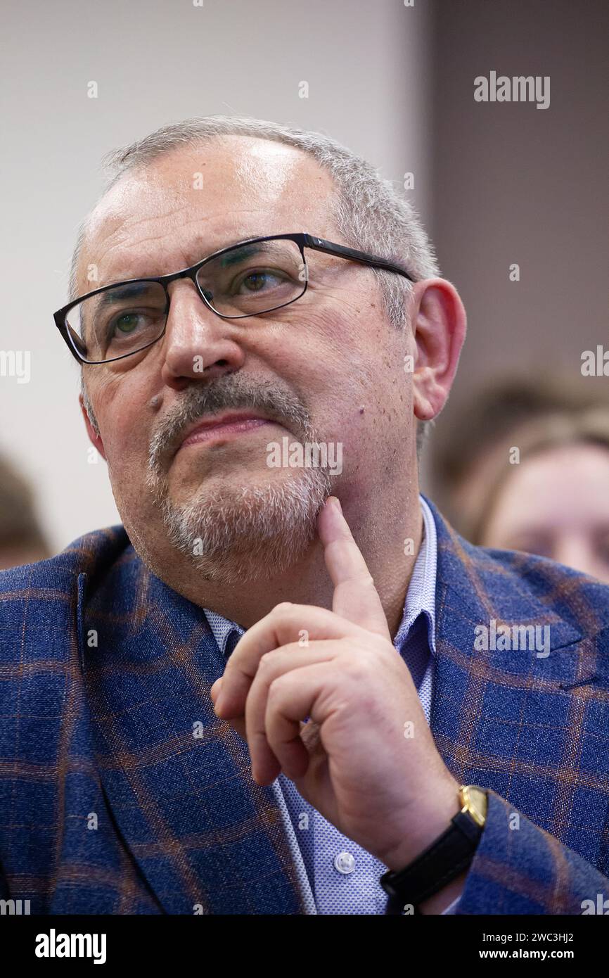 St Pietroburgo, Russia. 13 gennaio 2024. Candidato presidenziale russo del partito dell'iniziativa civile Boris Nadezhdin visto durante un incontro con i suoi sostenitori a San Pietroburgo. Boris Nadezhdin, un candidato alle elezioni presidenziali del 2024 del partito dell'iniziativa civile contro l'attuale presidente Vladimir Putin, ha tenuto un incontro con i suoi sostenitori a St. Petersburg, parlando del suo programma presidenziale e rispondendo alle domande della gente. (Foto di Artem Priakhin/SOPA Images/Sipa USA) credito: SIPA USA/Alamy Live News Foto Stock