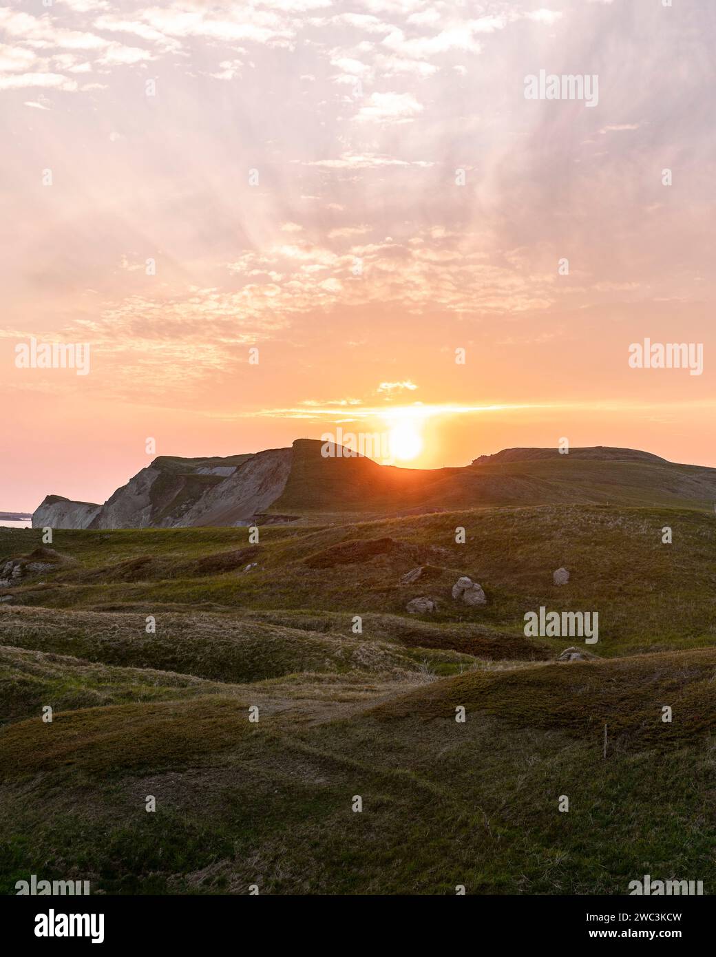 Tramonto e scogliere, Havre-aux-Maisons, isole Magdalen, Quebec, Canada Foto Stock