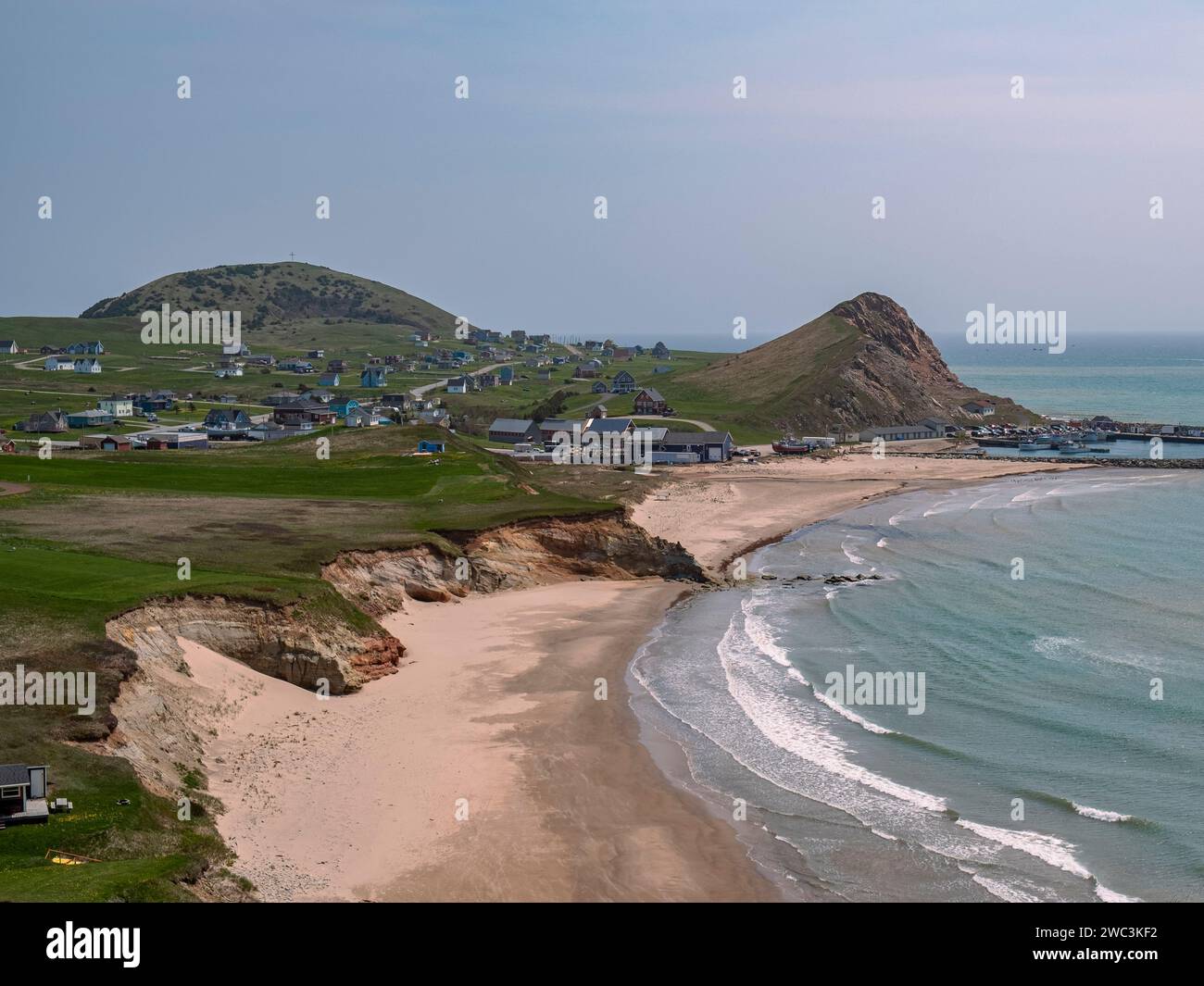 Spiaggia e case a Havre-aux-Maisons, Isole Magdalen, Quebec, Canada Foto Stock