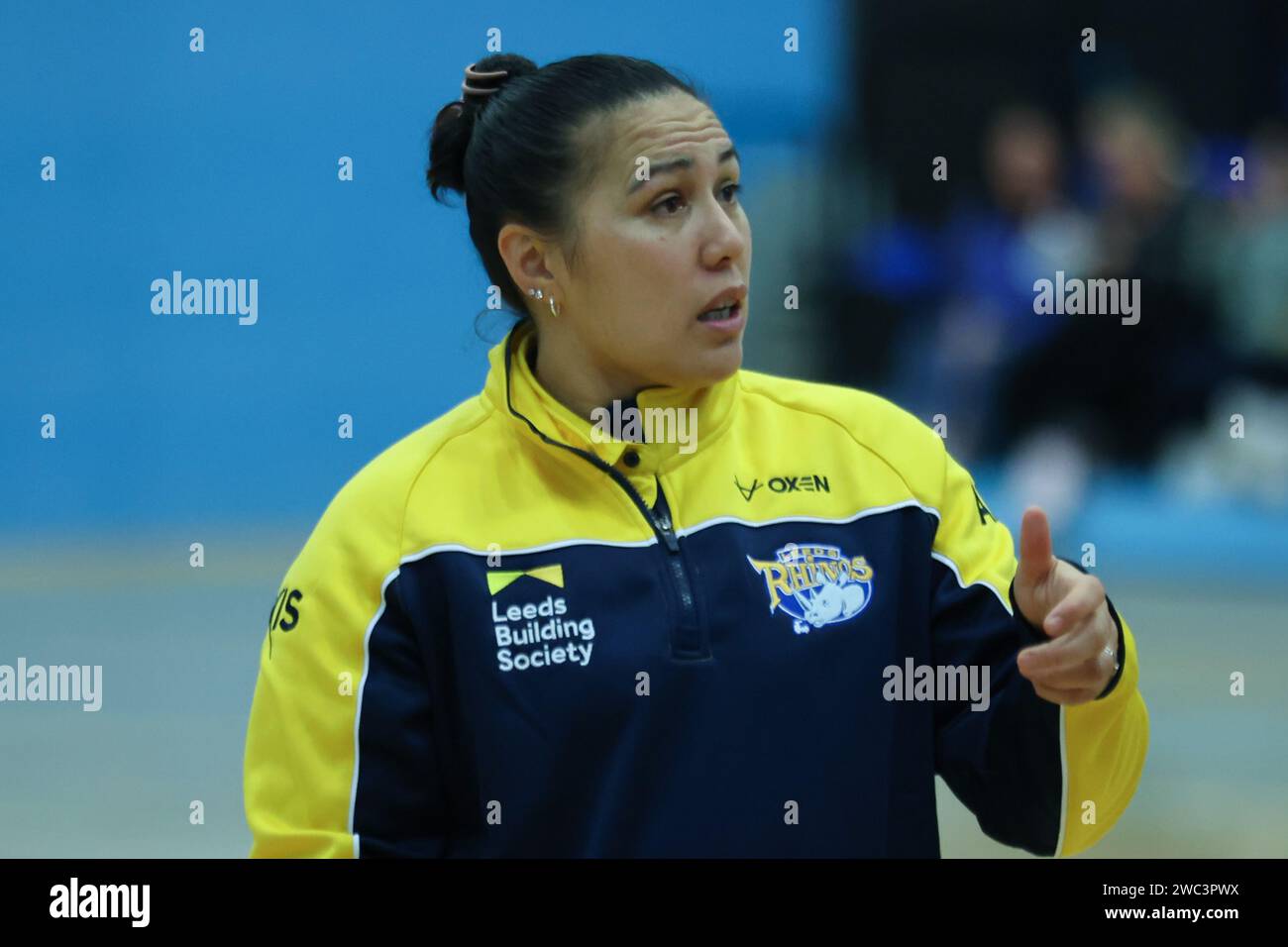 Huddersfield, Regno Unito. 13 gennaio 2024. Huddersfield University, Huddersfield, West Yorkshire, 13 gennaio 2024. Netball Super League amichevole pre-stagione Leeds Rhinos contro Leeds Select Liana Leota Direttore di Netball di Leeds Rhinos Netball Credit: Touchlinepics/Alamy Live News Foto Stock