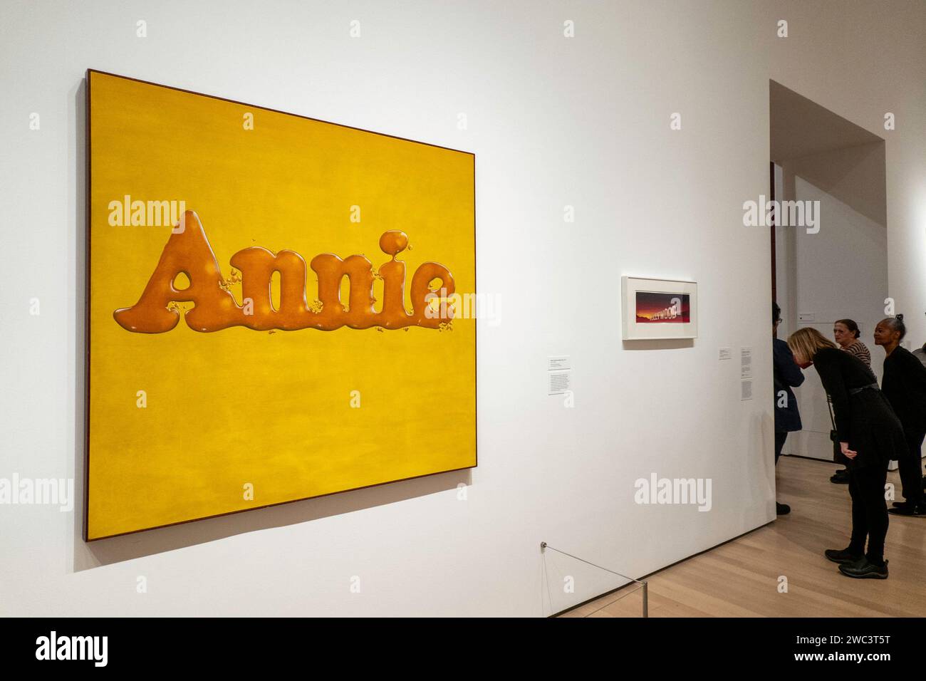 Mostra al Museum of Modern Art con "ed Ruscha/Now Then", New York City, USA 2024 Foto Stock