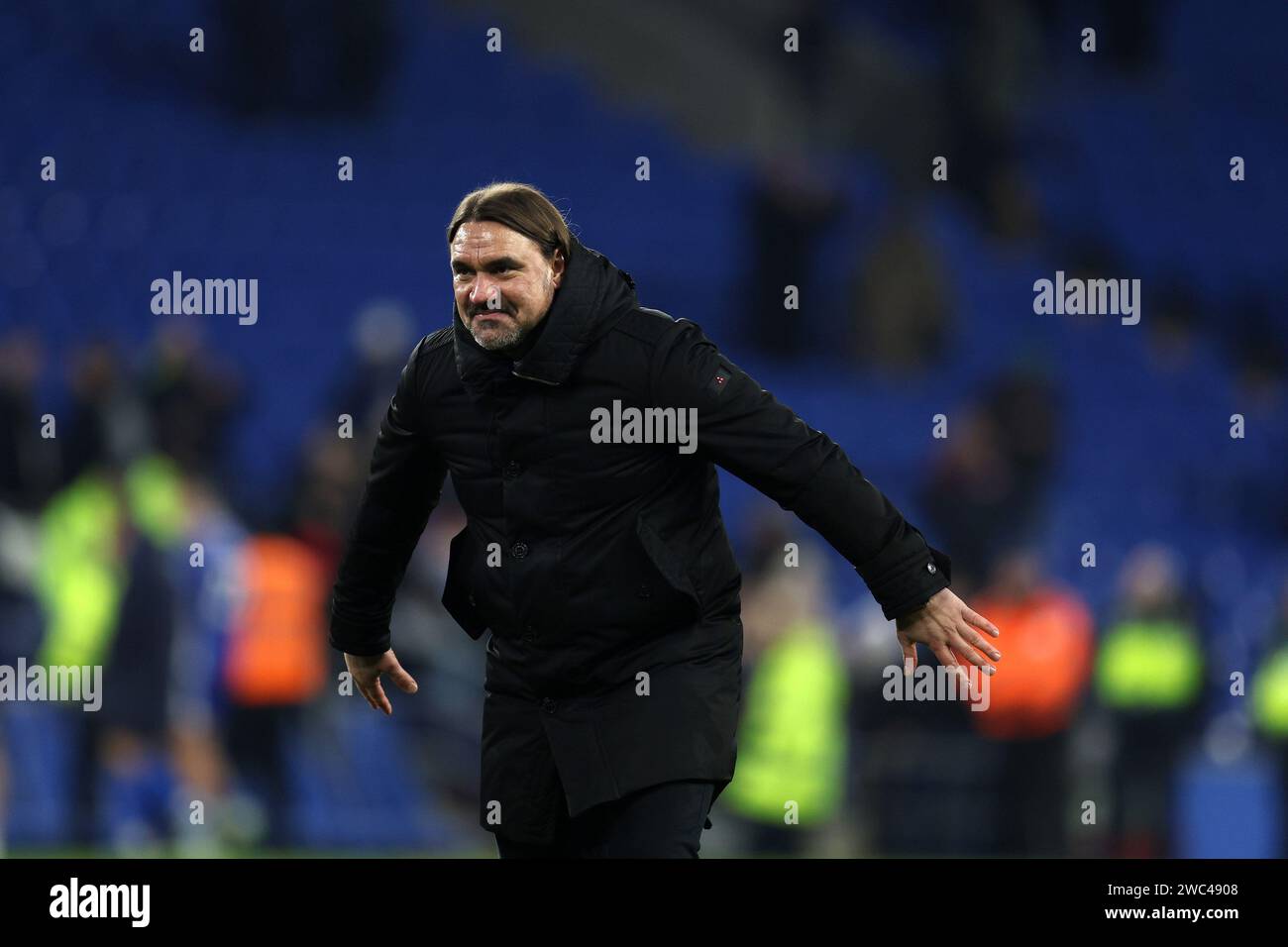 Cardiff, Regno Unito. 13 gennaio 2024. Daniel Farke, il manager del Leeds Utd FC festeggia dopo la vittoria delle sue squadre. Partita del campionato EFL Skybet, Cardiff City contro Leeds Utd al Cardiff City Stadium di Cardiff, Galles, sabato 13 gennaio 2024. Questa immagine può essere utilizzata solo per scopi editoriali. Solo per uso editoriale, foto di Andrew Orchard/Andrew Orchard fotografia sportiva/Alamy Live news credito: Andrew Orchard fotografia sportiva/Alamy Live News Foto Stock