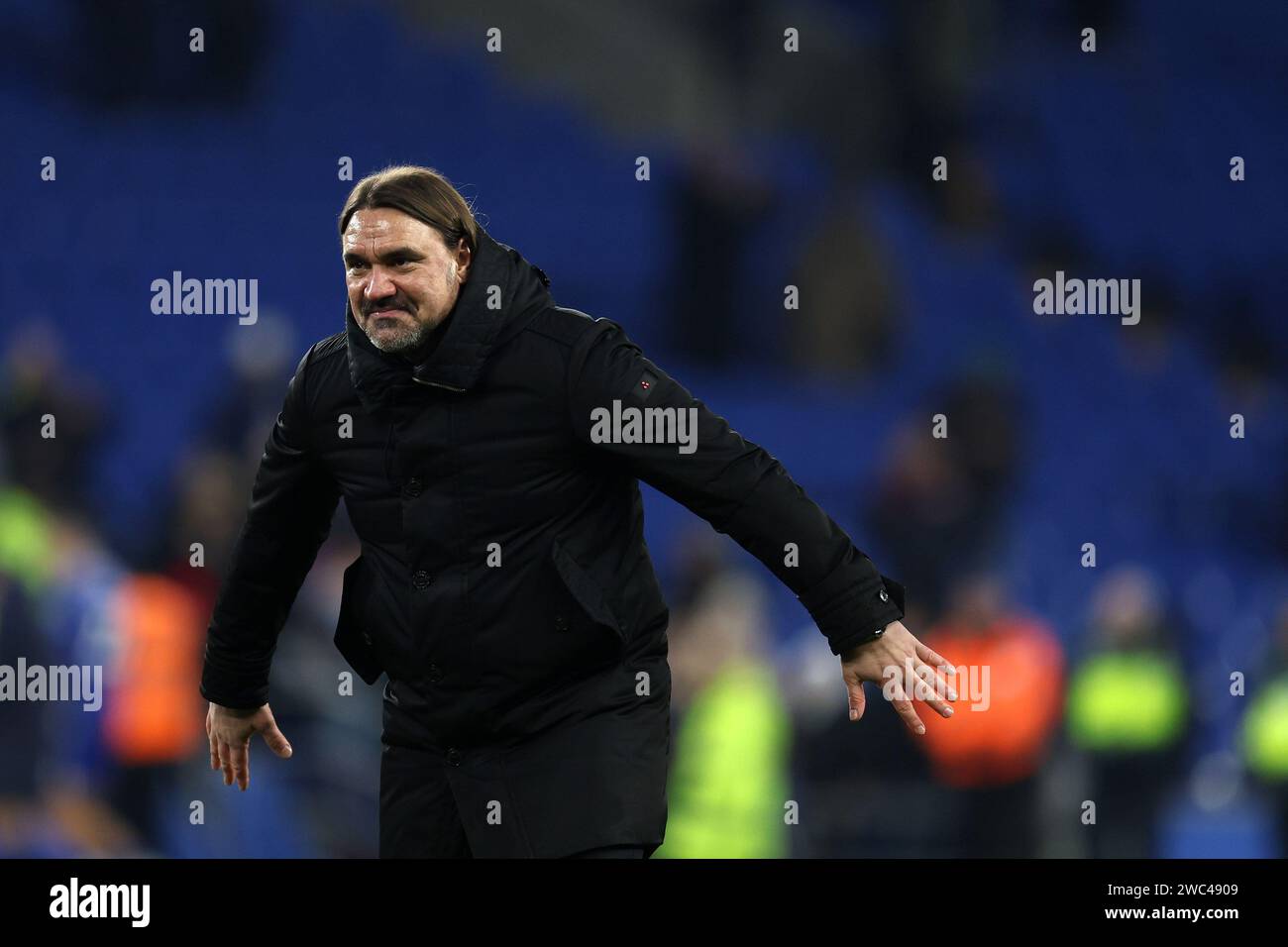 Cardiff, Regno Unito. 13 gennaio 2024. Daniel Farke, il manager del Leeds Utd FC festeggia dopo la vittoria delle sue squadre. Partita del campionato EFL Skybet, Cardiff City contro Leeds Utd al Cardiff City Stadium di Cardiff, Galles, sabato 13 gennaio 2024. Questa immagine può essere utilizzata solo per scopi editoriali. Solo per uso editoriale, foto di Andrew Orchard/Andrew Orchard fotografia sportiva/Alamy Live news credito: Andrew Orchard fotografia sportiva/Alamy Live News Foto Stock