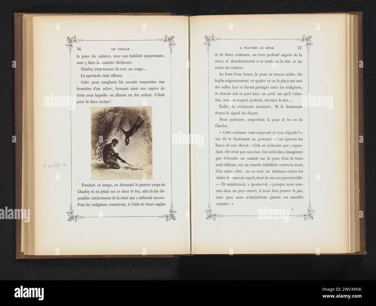 Produzione fotografica di un disegno di un uomo appartenente agli abitanti originari dell'Australia, che sta sparando fuoco per asciugare una pelle, Francois Poncy (attribuito a), dopo Gabriel Liquier, c. 1863 - nel o prima del 1868 foto di albumi di carta stampa di razze australiane e oceaniche. Scatenare un incendio in Australia Foto Stock