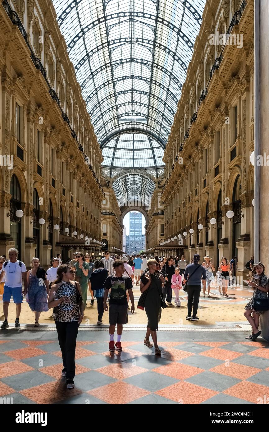 Dettaglio della Galleria Vittorio Emanuele II nella città di Milano, la più antica galleria commerciale attiva d'Italia e un importante punto di riferimento Foto Stock