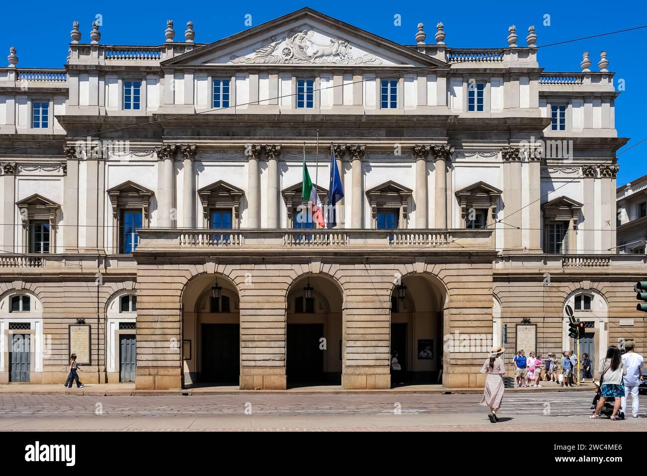 Esterno della Scala, un rinomato teatro dell'opera di Milano, situato in Piazza della Scala. Foto Stock