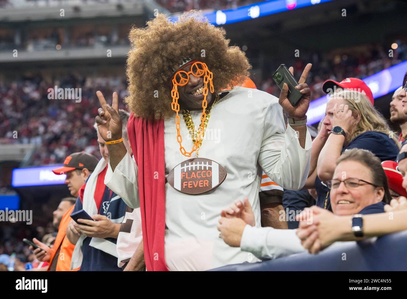 Houston, Texas, Stati Uniti. 13 gennaio 2024. Un tifoso dei Cleveland Browns durante una gara di playoff tra i Cleveland Browns e gli Houston Texans a Houston, Texas. Trask Smith/CSM/Alamy Live News Foto Stock