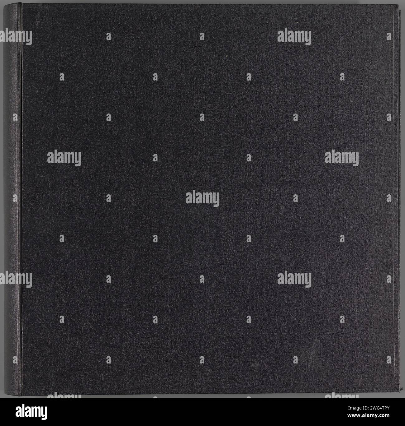 Album di un dilettante francese con foto di Francia, Algeria, Palmyra, esposizione Mondiale del 1900 e ben noto francese, vari produttori, c. 1880 - c. 1900 album fotografico in una band di lino nero. L'album è stato nuovamente rilegato dopo l'acquisto da parte del collezionista L.J. Hartkamp. I bratti sono fatti di carta verde-grigia, così come le lame dell'album del 74. Queste contengono 193 foto, che sono state pugnalate agli angoli della rivista. Parte delle stampe è fornita con didascalie e il nome del produttore. Le registrazioni sono effettuate da professionisti e da uno o più fotografi amatoriali. Alcune stampe potrebbero essere fr Foto Stock