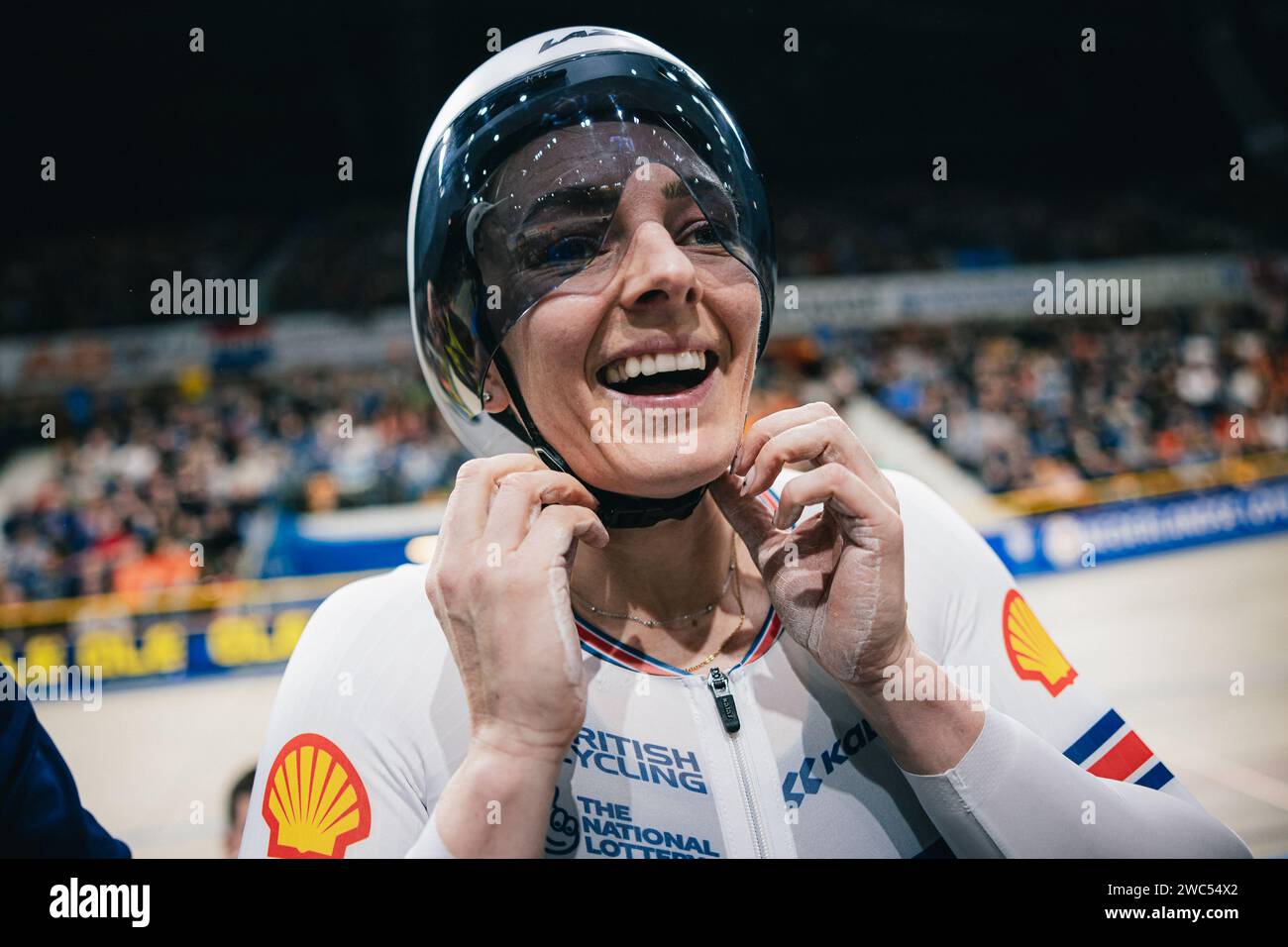 Apeldoorn, Paesi Bassi. 13 gennaio 2024. Foto di Alex Whitehead/SWpix.com - 13/01/2024 - Ciclismo - 2024 UEC Track Elite European Championships - Omnisport, Apeldoorn, Paesi Bassi - finale femminile a cronometro 500m - Katy Marchant of Great Britain vince l'oro. Credito: SWpix/Alamy Live News Foto Stock