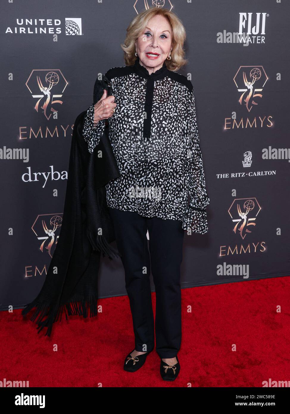 LOS ANGELES, CALIFORNIA, USA - 13 GENNAIO: Michael Learned arriva al 75° Annual Primetime Emmy Awards Performer Nominees Celebration tenutosi al JW Marriott Los Angeles L.A. LIVE Platinum Ballroom il 13 gennaio 2024 a Los Angeles, California, Stati Uniti. (Foto di Xavier Collin/Image Press Agency) Foto Stock