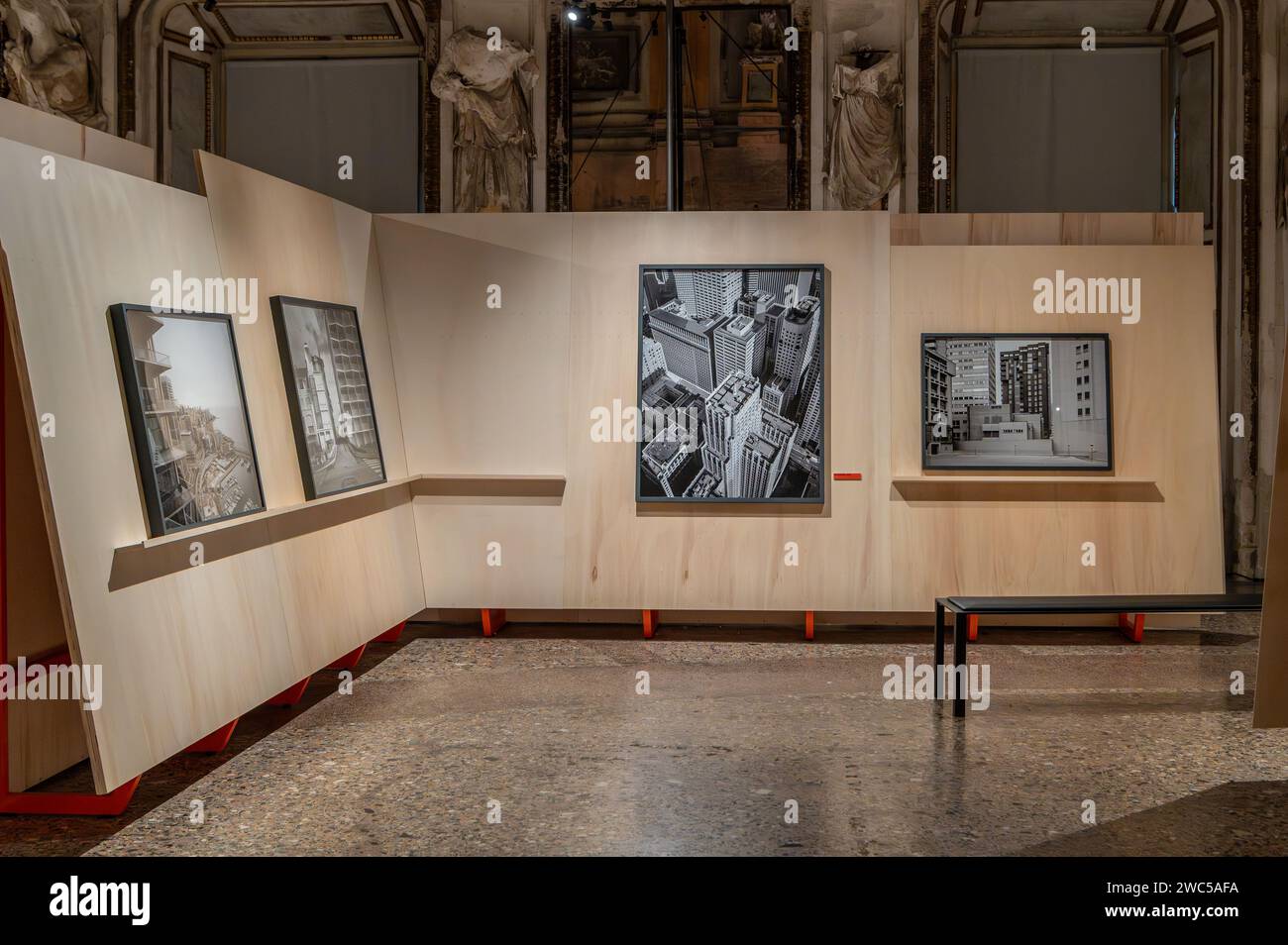 Una mostra del fotografo italiano Gabriele Basilico (1944 - 2013) - (paesaggi urbani contemporanei) - a Palazzo reale di Milano, Italia, Europ Foto Stock