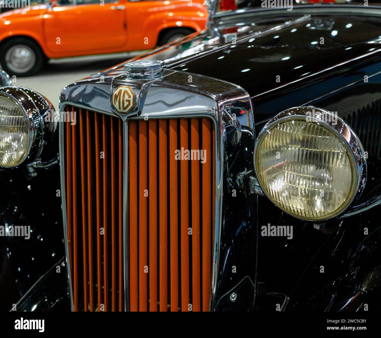 Primo piano della vecchia auto retrò MG, Morris garage. Novi Sad, Serbia - 09.08.2023. Foto Stock