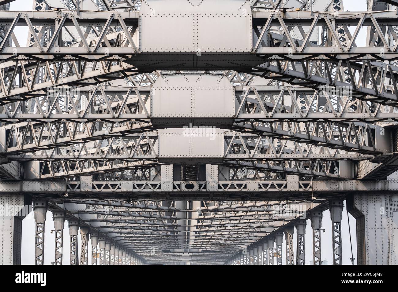 Dettaglio dell'iconico ponte Howrah a Calcutta, Bengala Occidentale, India. Foto Stock