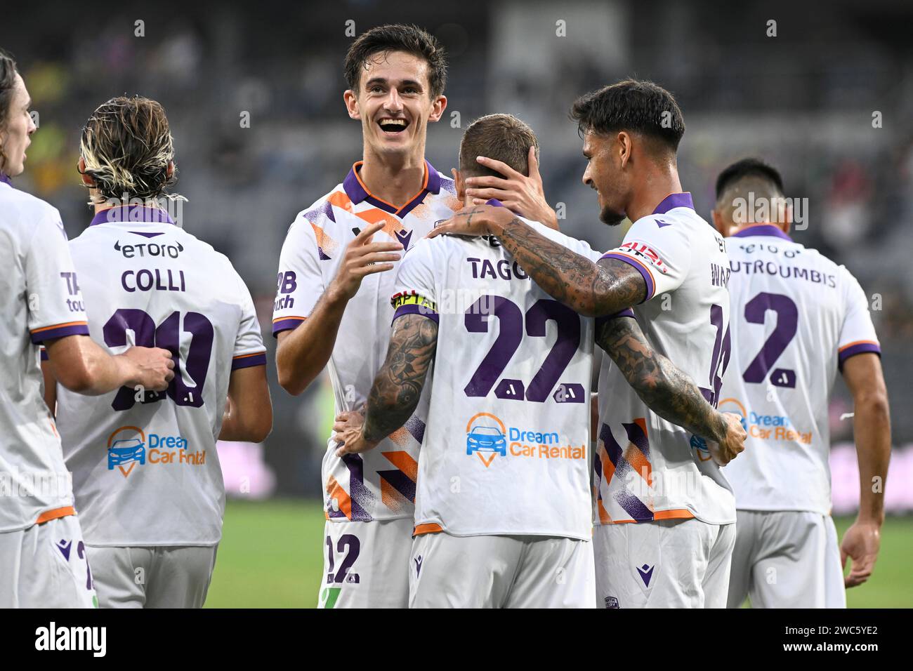 14 gennaio 2024; CommBank Stadium, Sydney, NSW, Australia: A-League Football, Perth Glory contro Wellington Phoenix; Adam Taggart di Perth Glory celebra il suo obiettivo con i compagni di squadra per raggiungere il 1-0 nel settimo minuto Foto Stock