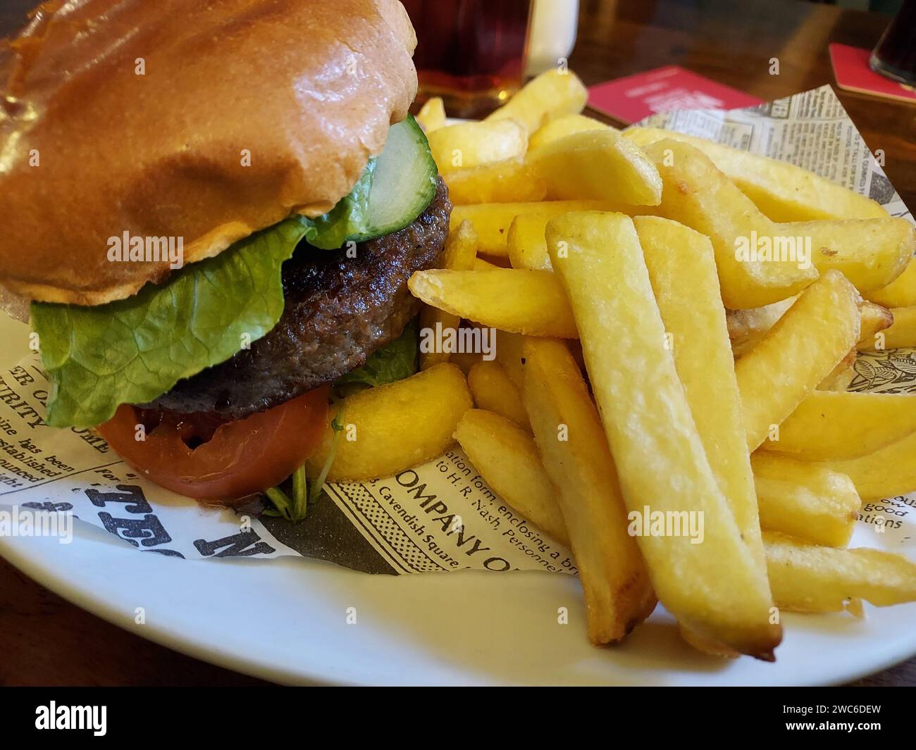 Hamburger e patatine fritte Foto Stock