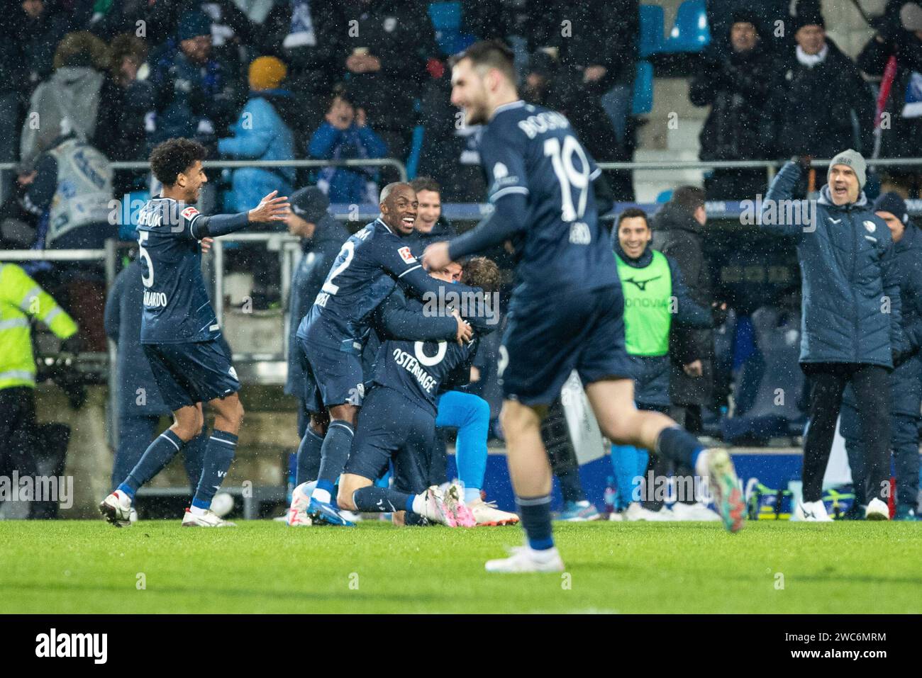 VFL Bochum im Jubel nach dem Tor 1. Fussball Bundesliga: VFL Bochum - SV Werder Brema; Vonovia Ruhrstadion, Bochum, 14.01.2024 LE NORMATIVE DFL VIETANO L'USO DI FOTOGRAFIE COME SEQUENZE DI IMMAGINI E/O QUASI-VIDEO Foto Stock