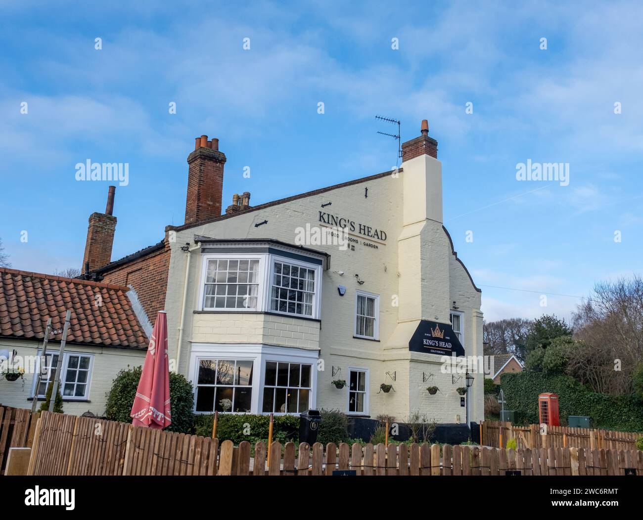 Coltishall, Norfolk, Regno Unito – 13 gennaio 2024. L'esterno del pub e ristorante Kings Head a Coltishall Foto Stock