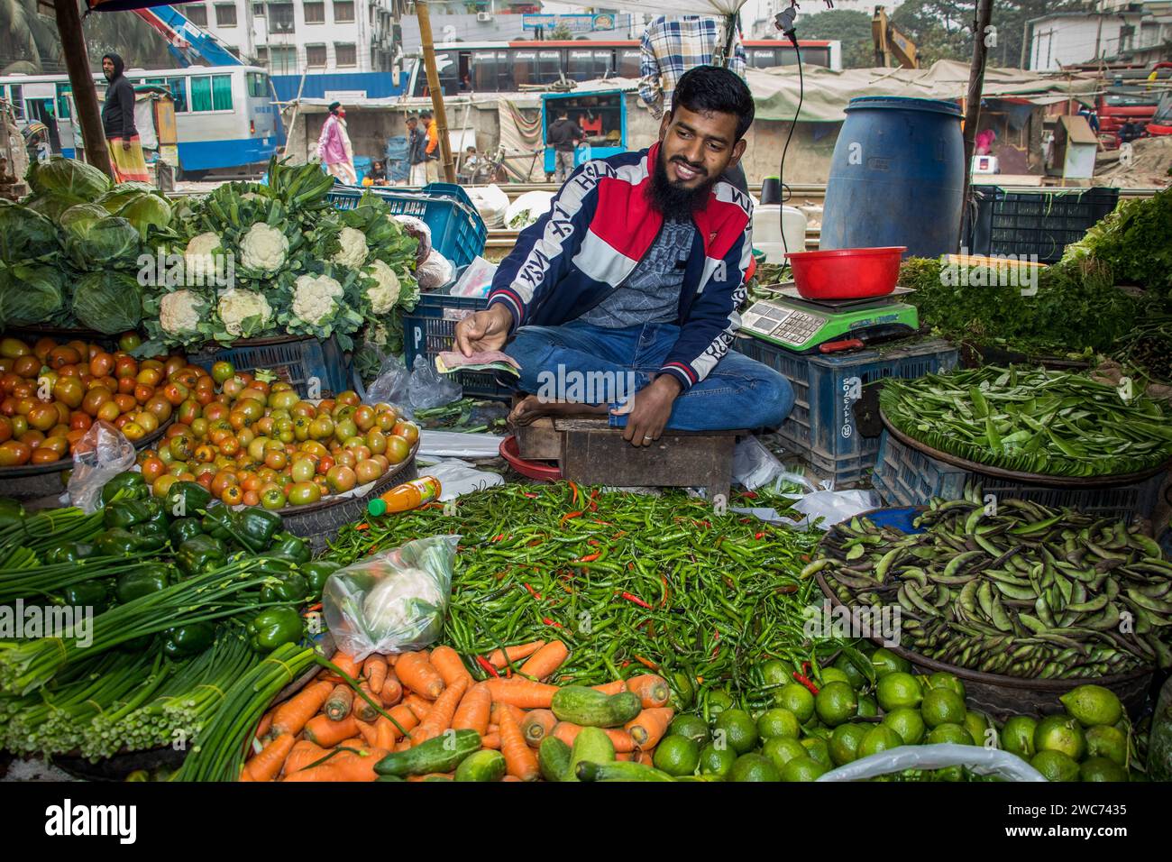 Winter Street Market a Dacca è un vivace e vivace mercato stagionale, questa immagine viene catturata il 13 gennaio 2024 da Dacca, Bangladesh. THI Foto Stock