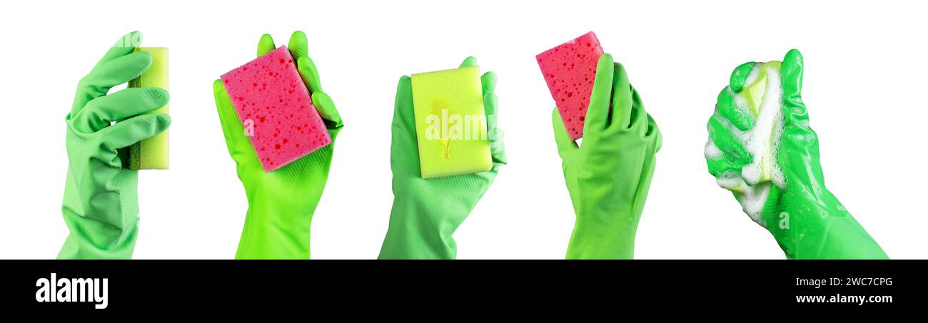 Spugne per lavaggio in mano nel set di guanti. Tenere l'elemento di pulizia isolato su sfondo bianco Foto Stock