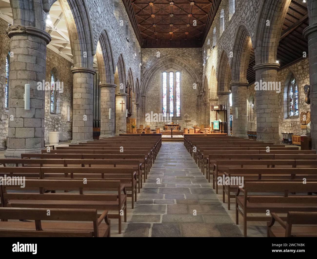ABERDEEN, Regno Unito - 14 SETTEMBRE 2023: Interno della chiesa della cattedrale di St Machar Foto Stock