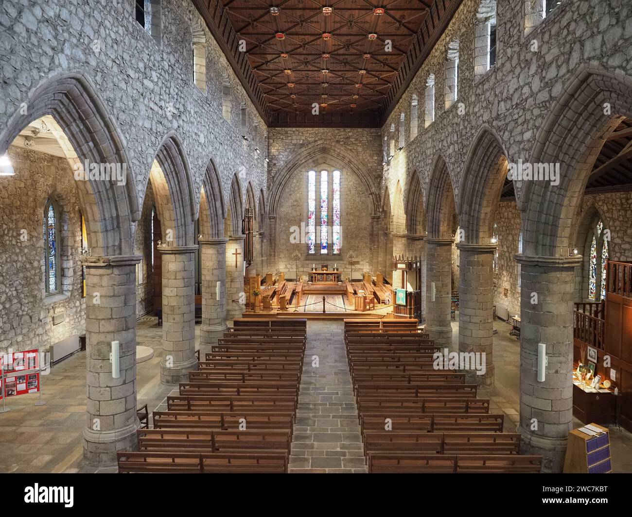 ABERDEEN, Regno Unito - 14 SETTEMBRE 2023: Interno della chiesa della cattedrale di St Machar Foto Stock
