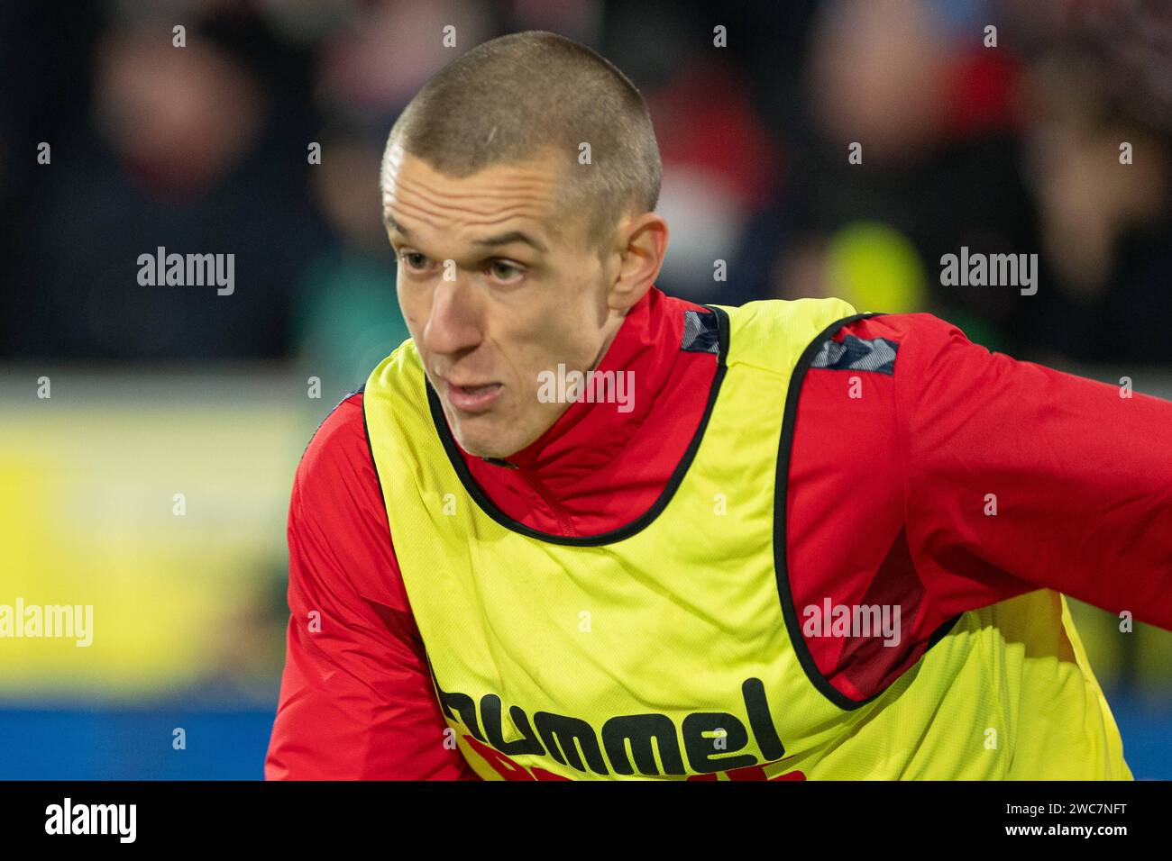 1) FC Koeln - 1. FC Heidenheim 1846 Florian Dietz 1. FC Koeln, 33 beim Aufwaermen. Fussball: 1. Bundesliga, Saison 2023/2024, 17. Spieltag, 1. FC Koeln - 1. FC Heidenheim 1846 AM 13.01.2024 im RheinEnergieStadion a Koeln Wichtiger Hinweis: Gemaess den Vorgaben der DFL Deutsche Fussball Liga bzw. Des DFB Deutscher Fussball-Bund ist es untersagt, in dem Stadion und/oder vom Spiel angefertigte Fotoaufnahmen in forma von Sequenzbildern und/oder videoaehnlichen Fotostrecken zu verwerten bzw. verwerten zu lassen. Foto: Kirchner-Media/TH Koeln RheinEnergieStadion Nordrhein-Westfalen Deutschland **** 1 Foto Stock