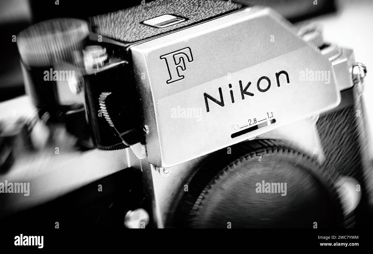 L'iconica fotocamera Nikon F, uno spirito vintage capolavoro dell'epoca d'oro della fotografia analogica. Foto Stock