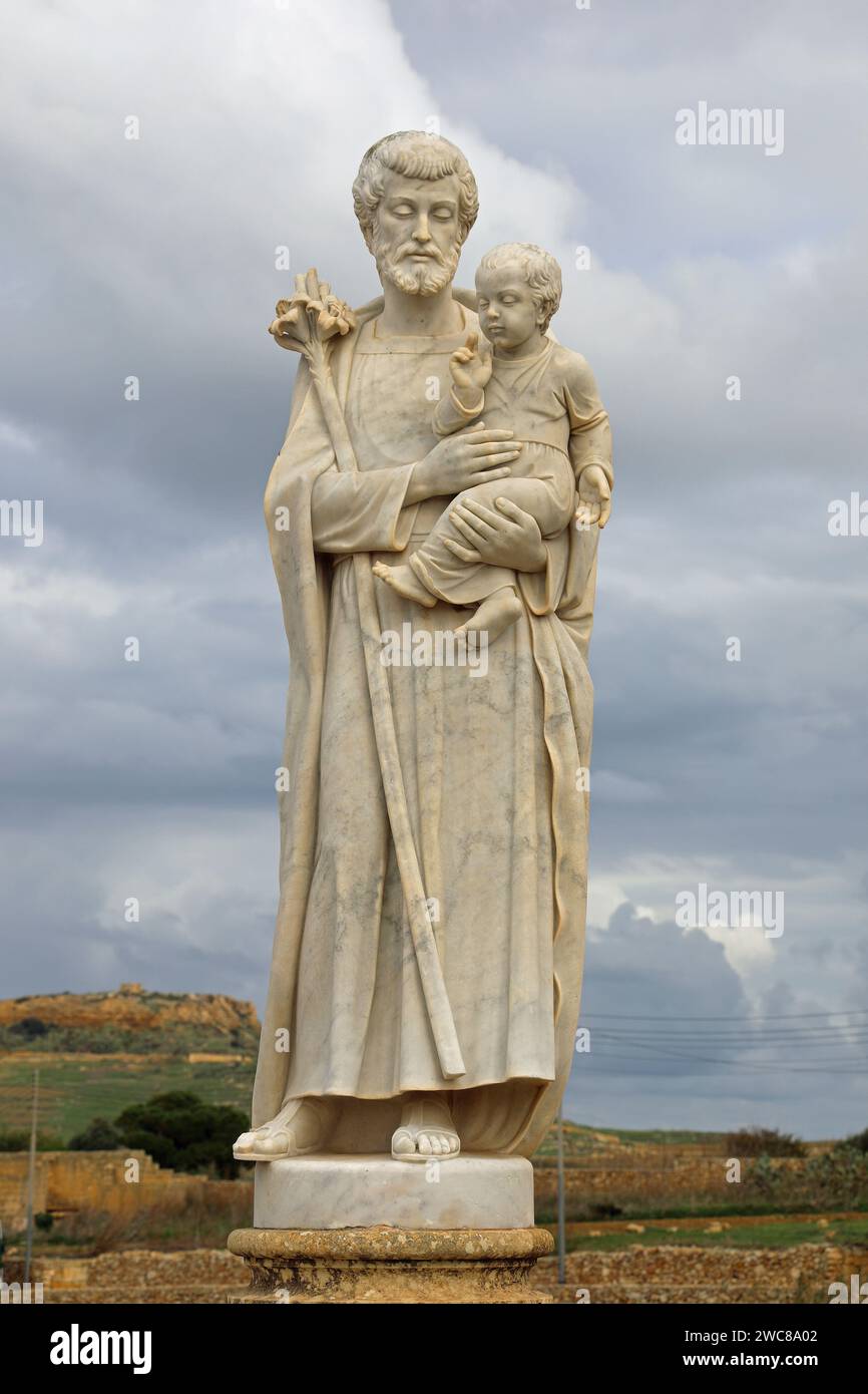 Statua di Sant'Antonio al Santuario di Ta Pinu sull'isola maltese di Gozo Foto Stock