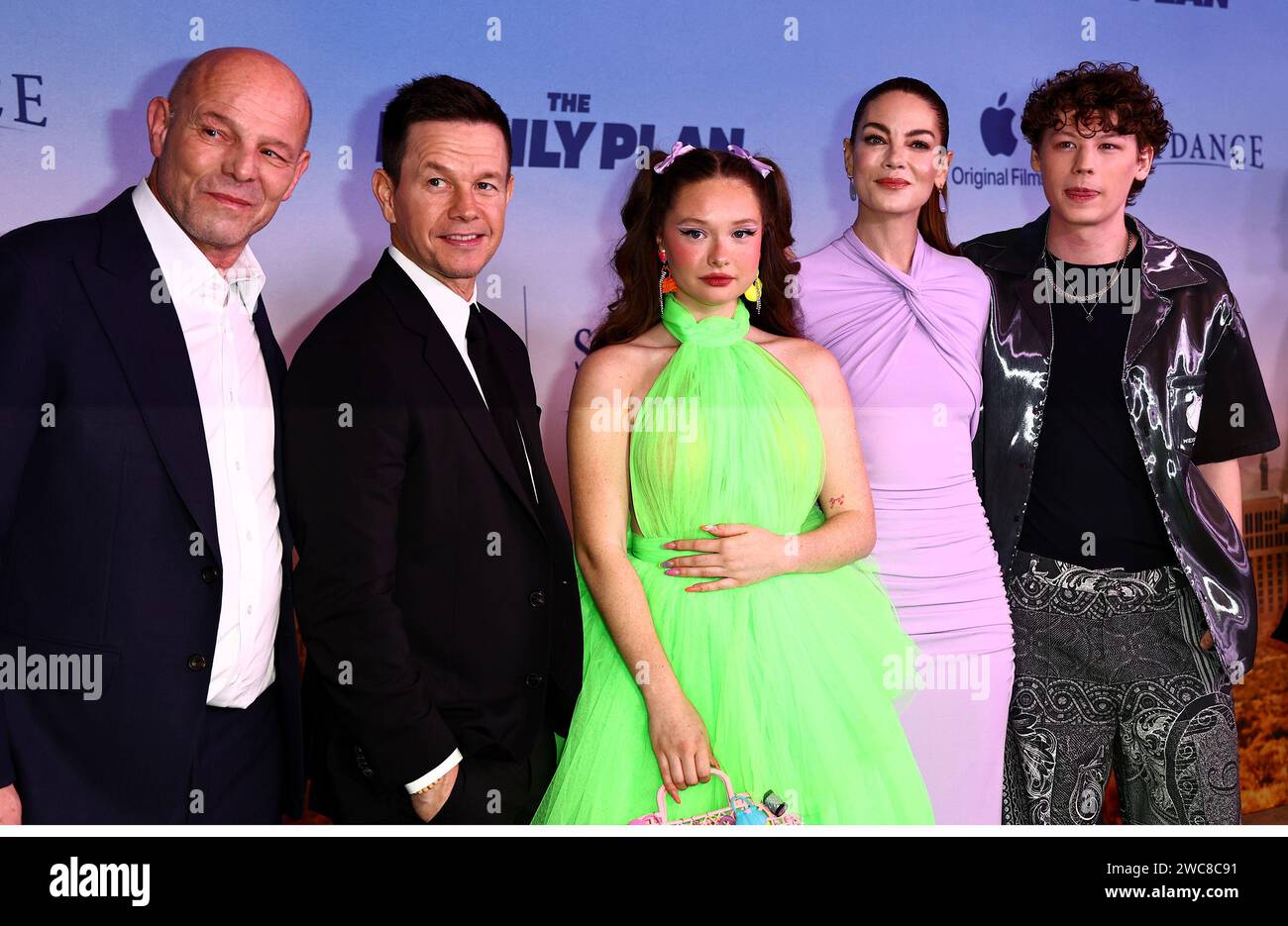 Red Carpet prima mondiale del film originale Apple 'The Family Plan' al Chelsea al Cosmopolitan di Las Vegas con: Simon Ceellan Jones, Mark Wahlberg, Zoe Colletti, Michelle Monaghan, Van Crosby dove: Las Vegas, Nevada, Stati Uniti quando: 14 dicembre 2023 credito: Judy Eddy/WENN Foto Stock