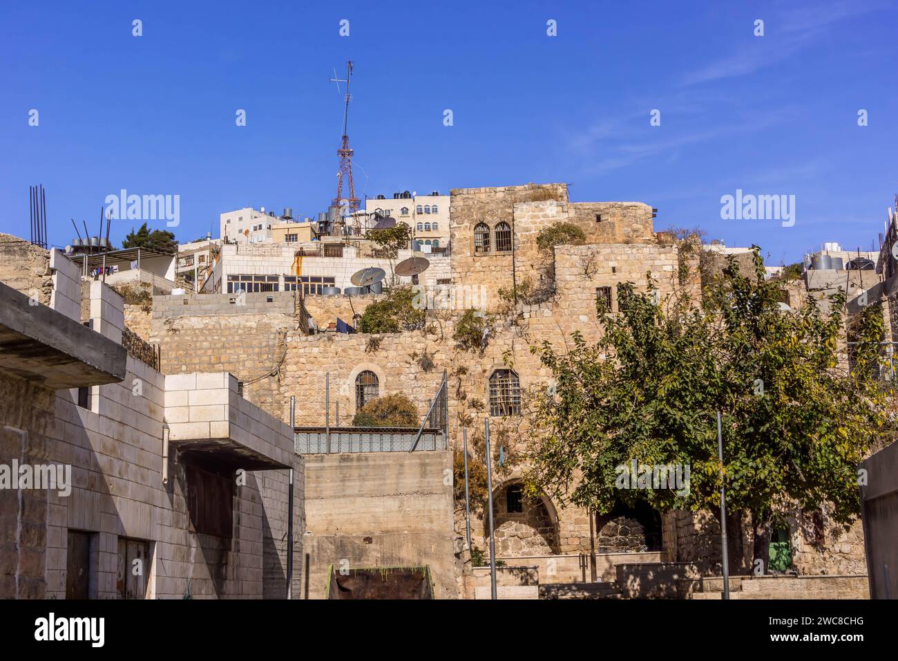 I tetti delle case in pietra nella città vecchia di Hebron, Cisgiordania, territori palestinesi (Palestina). Foto Stock