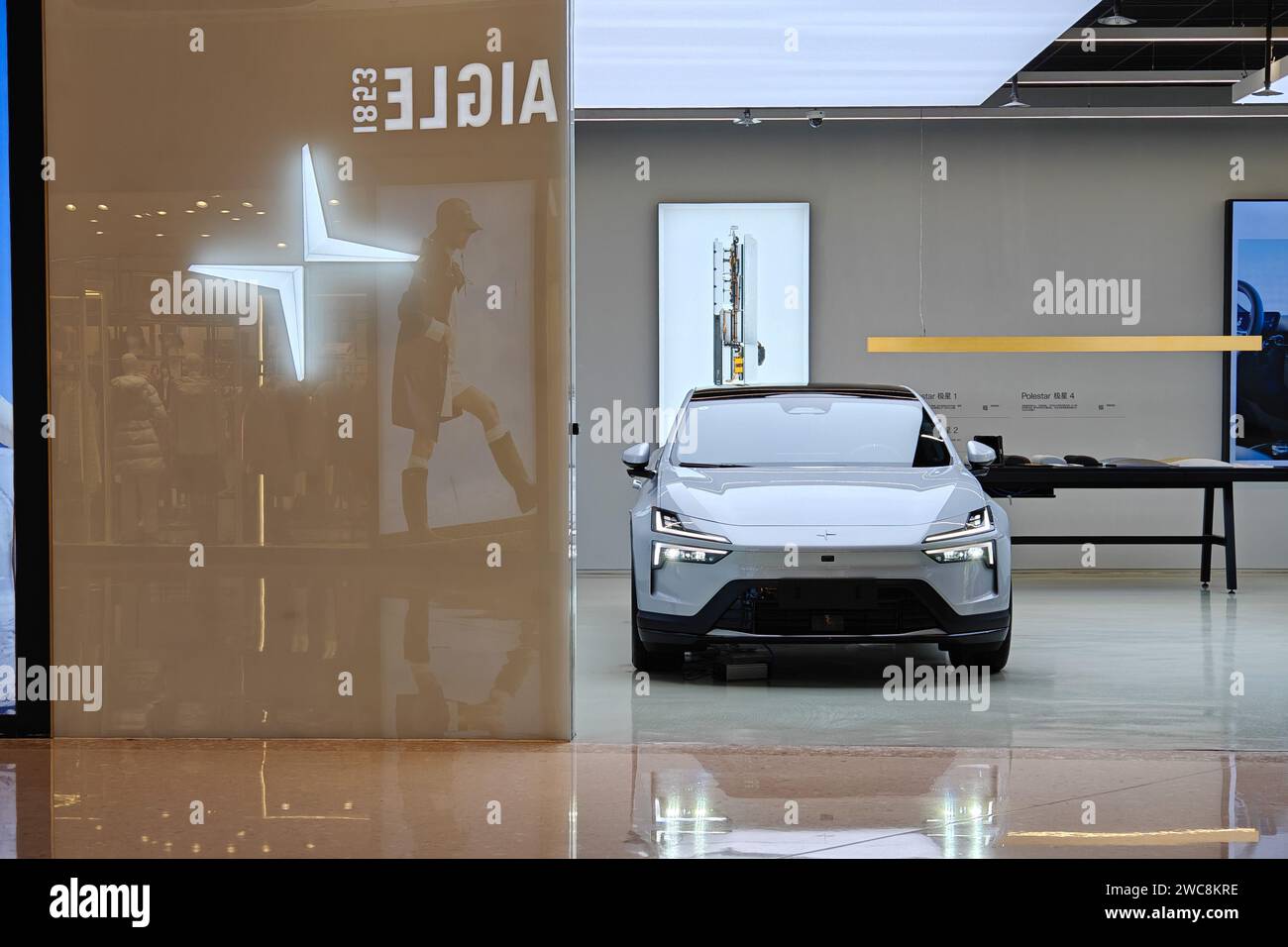 SHANGHAI, CINA - 14 GENNAIO 2024 - Un negozio Polestar New Energy Vehicle a Shanghai, Cina, 14 gennaio 2024. Foto Stock