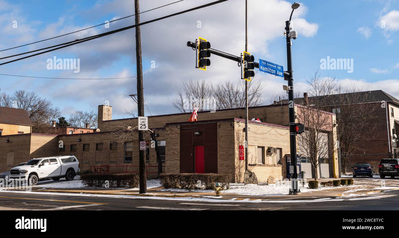 Il Pittsburgh Bureau of Fire Station 17 su Hamilton Avenue nel quartiere Homewood di Pittsburgh, Pennsylvania, USA Foto Stock