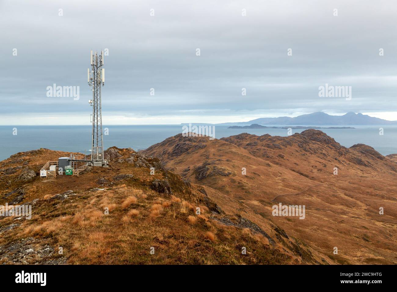 Cammina sul vecchio anello vulcanico di Ardnamurchan guardando verso Meall Sanna con un albero di riempimento 4G per rimuovere i "punti non visibili" dalle aree remote Foto Stock