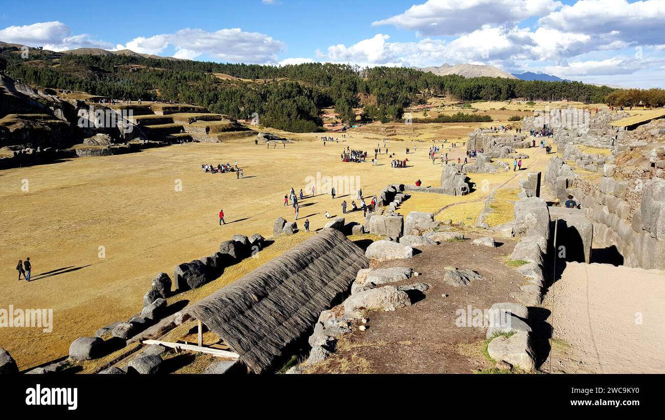 Le mura di Saqsaywaman si trovano a Cusco, in Perù. Foto Stock
