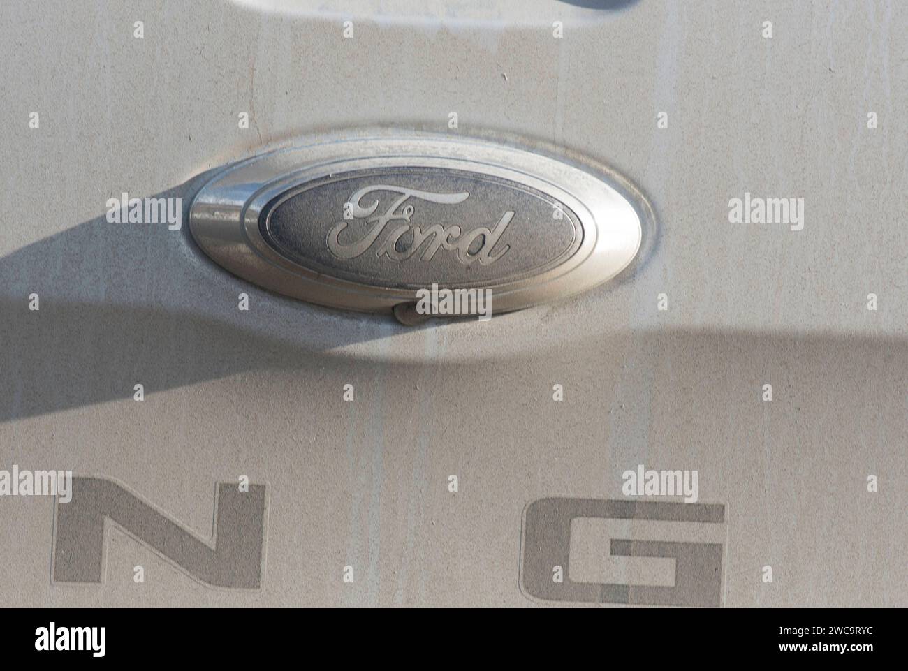 ford come marchio di auto o marchio automobilistico nel settore dei trasporti e della mobilità ford come marchio di auto Foto Stock