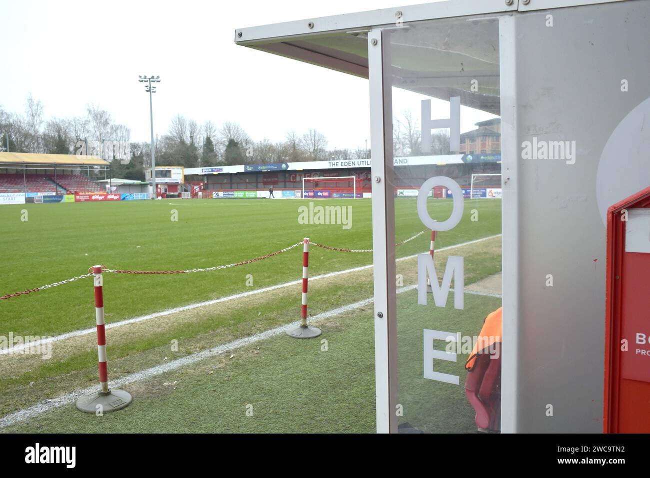 Lo stadio e la squadra di casa prima della partita Sky Bet EFL League Two tra Crawley Town e Salford City al Broadfield Stadium , Crawley , Regno Unito - 13 gennaio 2024 foto Simon Dack / Telephoto Images solo per uso editoriale. Niente merchandising. Per le immagini di calcio si applicano le restrizioni fa e Premier League, incluso l'utilizzo di Internet/dispositivi mobili senza licenza FAPL. Per ulteriori informazioni, contattare Football Dataco Foto Stock